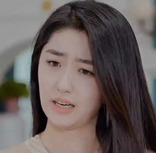美女总裁欠我赊刀债(2024)海报