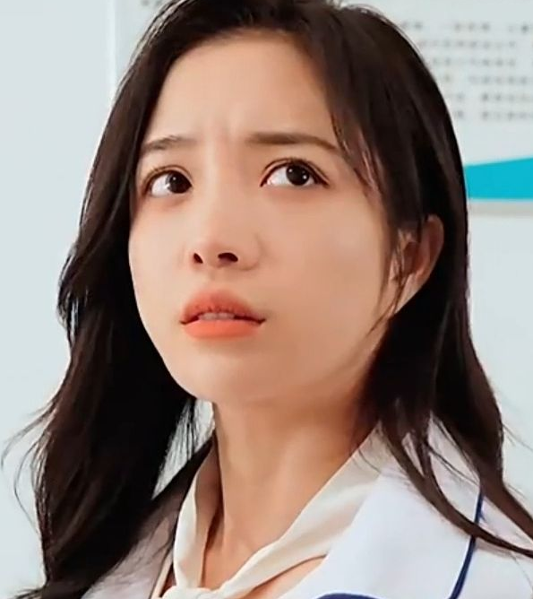 贬值之美女主播爱上我(2023)海报