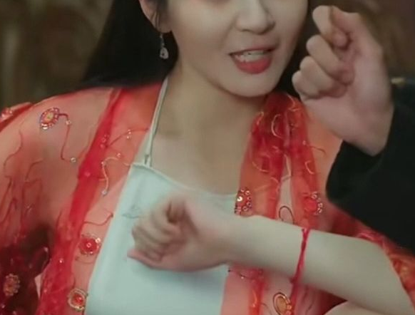 女王爷的极品快递员(2023)海报